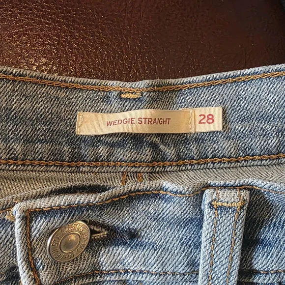 Levis Blue Ripped Women’s Jeans - Classic High-Rise Style SZ 28 - Picture 5 of 5